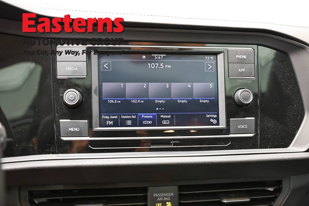 Used 2020 Volkswagen Jetta SE w/ SE Cold Weather Package FWD image 19