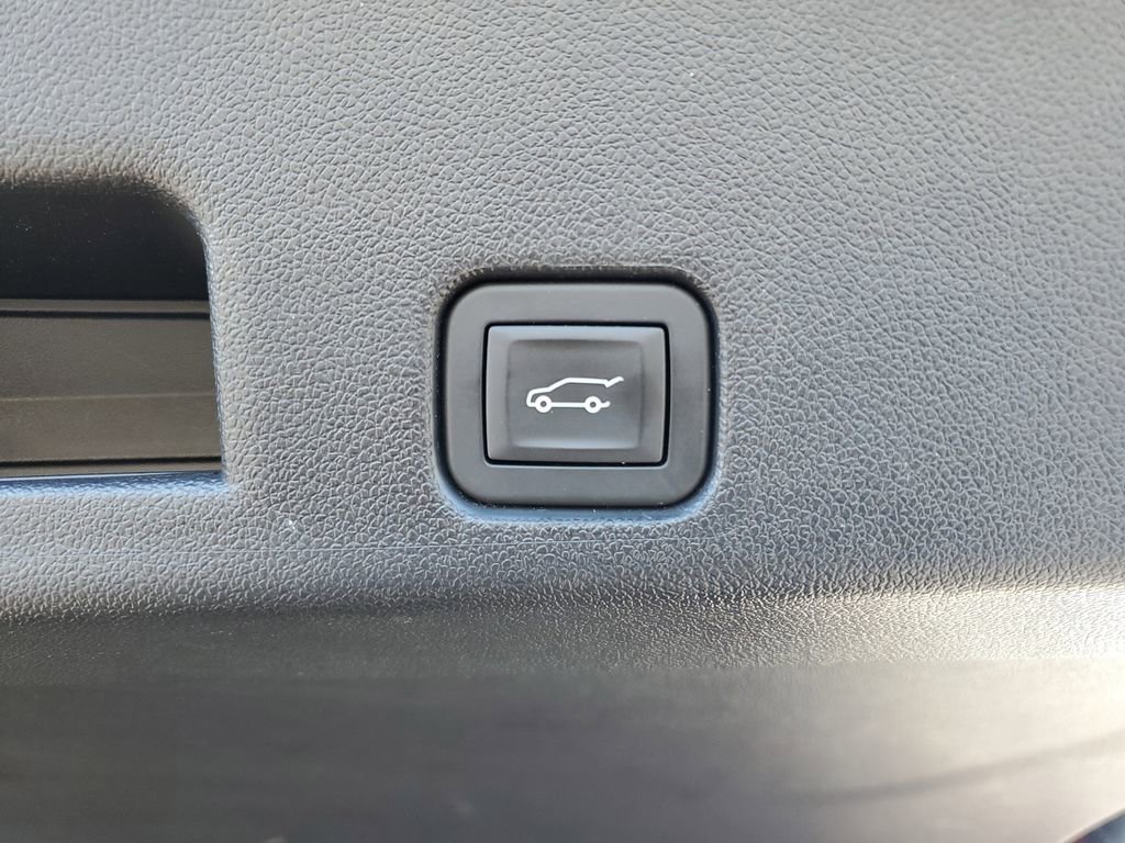 Used 2024 Chevrolet Traverse LT w/ LPO, Floor Liner Package FWD image 32