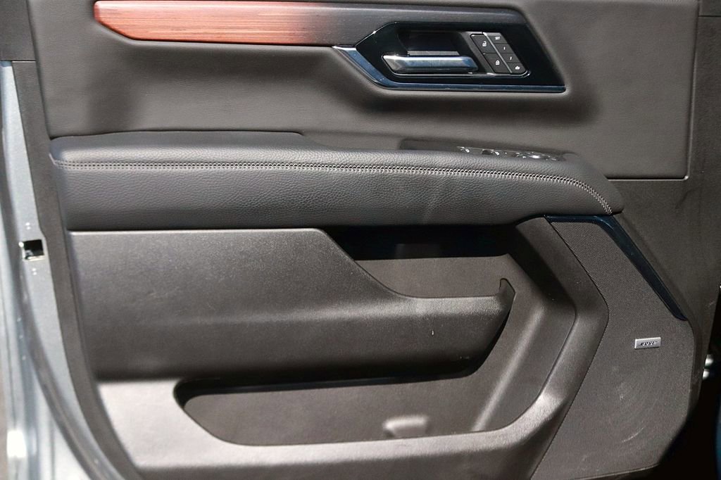 Used 2025 GMC Yukon XL Denali AWD/4WD image 10
