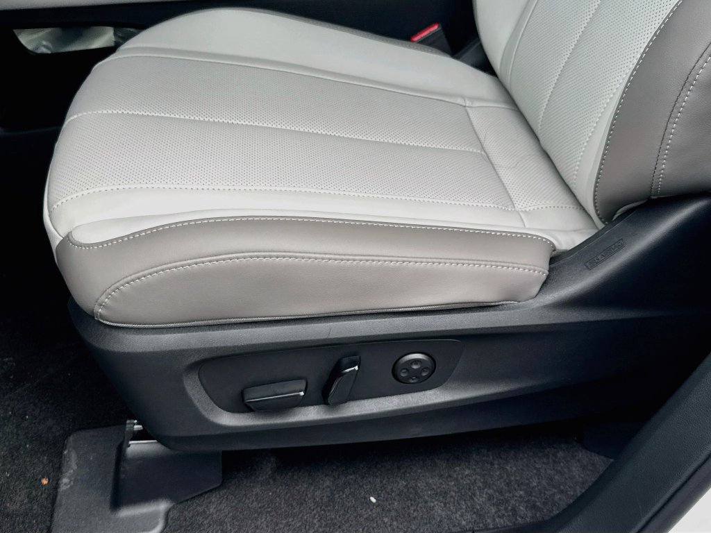 Used 2027 INFINITI QX60 Luxe w/ Cargo Package FWD image 21