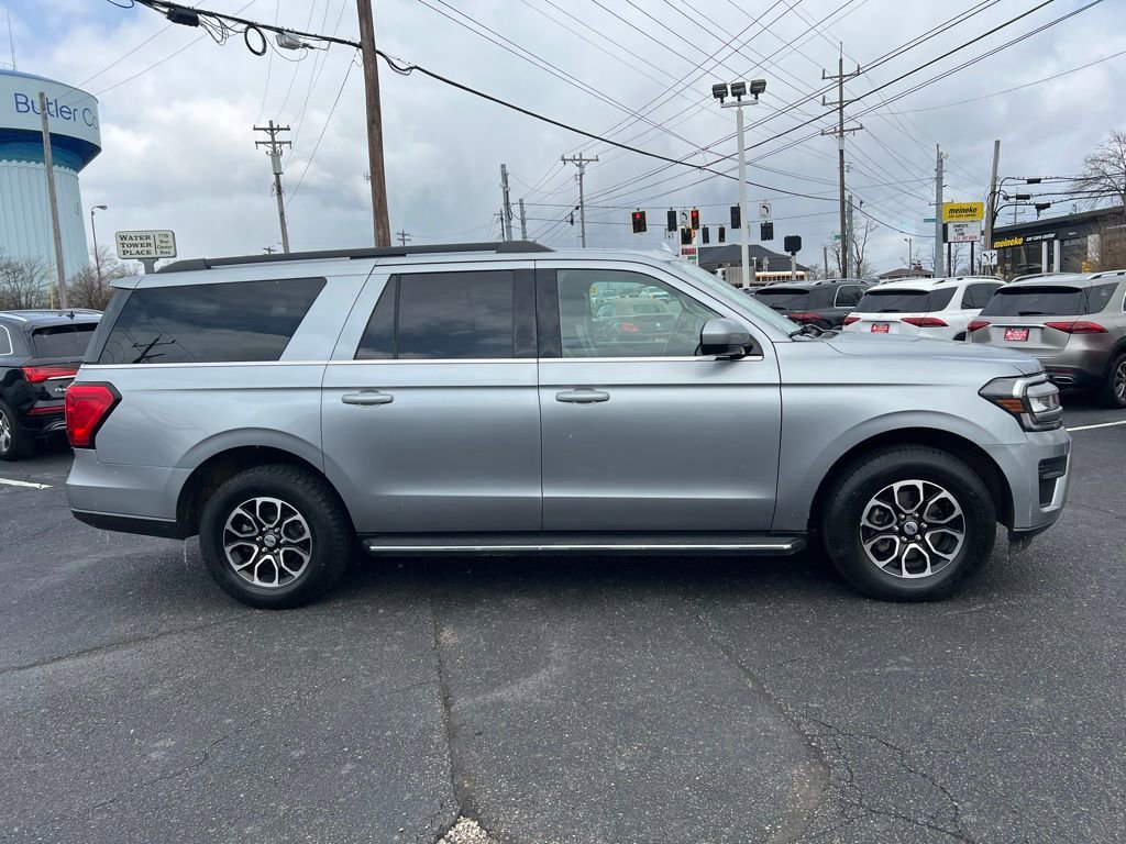 Used 2023 Ford Expedition Max XLT image 5