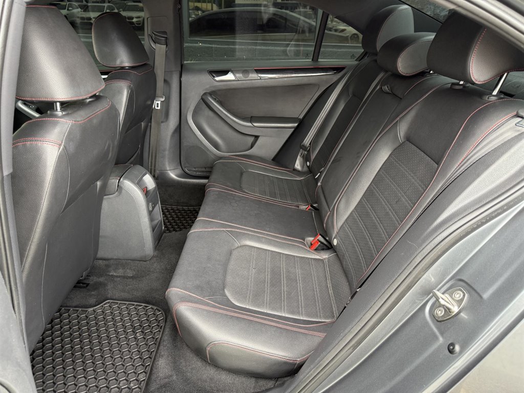 Used 2018 Volkswagen Jetta GLI FWD image 11