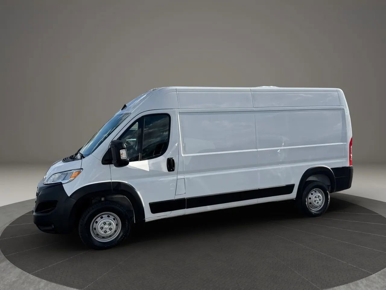 Used 2023 RAM ProMaster 2500 FWD image 2