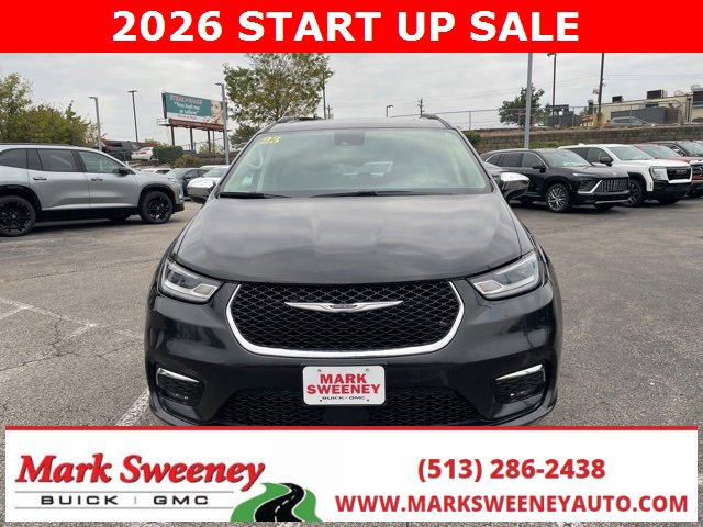 Used 2023 Chrysler Pacifica Limited image 3