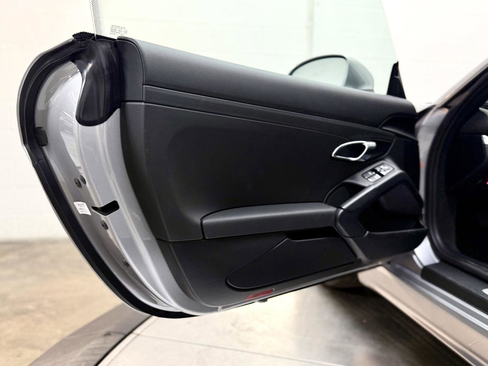 Used 2022 Porsche 718 Cayman RWD image 11