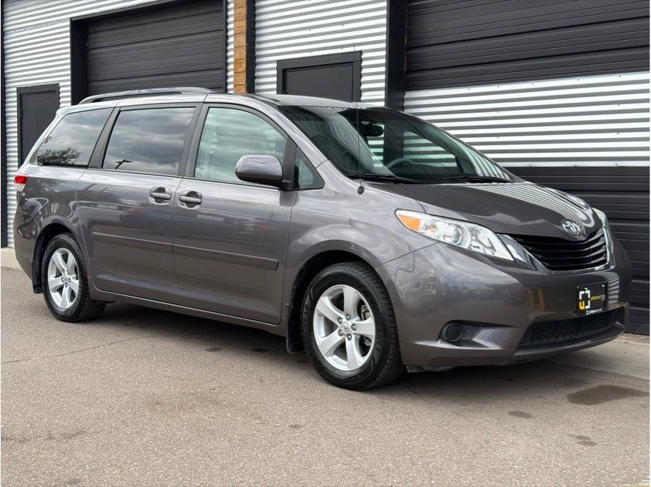 Used 2011 Toyota Sienna LE w/ Towing Pkg FWD image 12