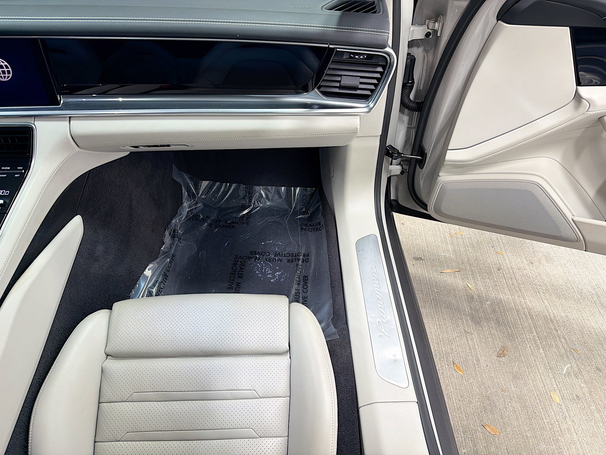 Used 2023 Porsche Panamera image 18