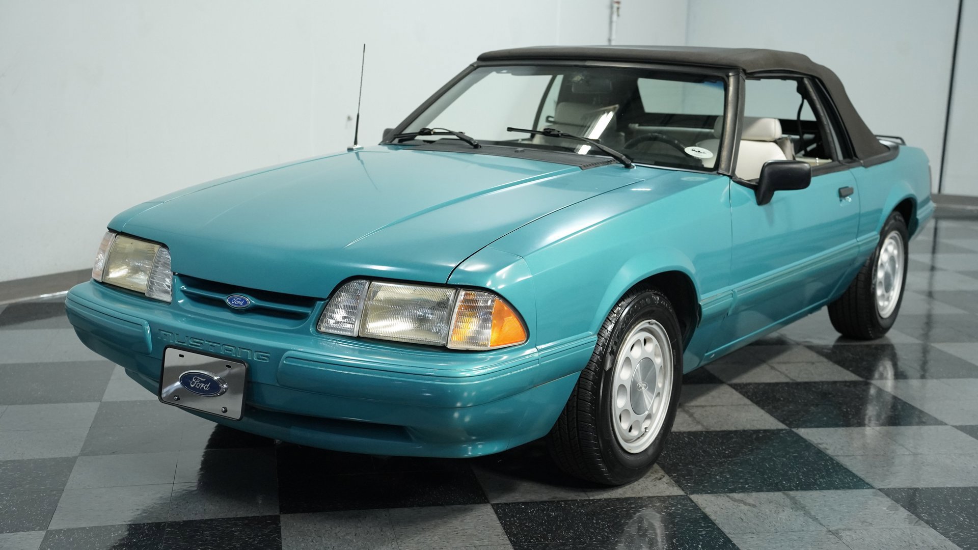 Used 1992 Ford Mustang LX image 16