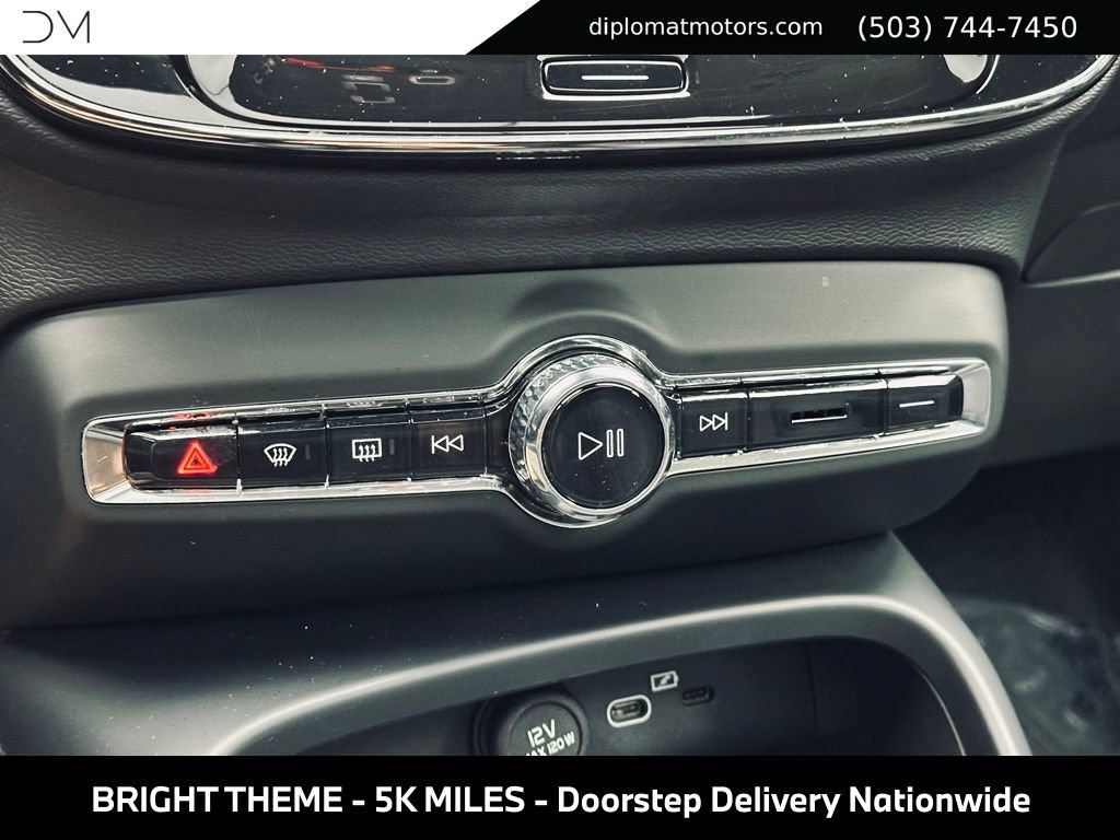 Used 2025 Volvo XC40 B5 Core w/ Protection Package Premier AWD/4WD image 37