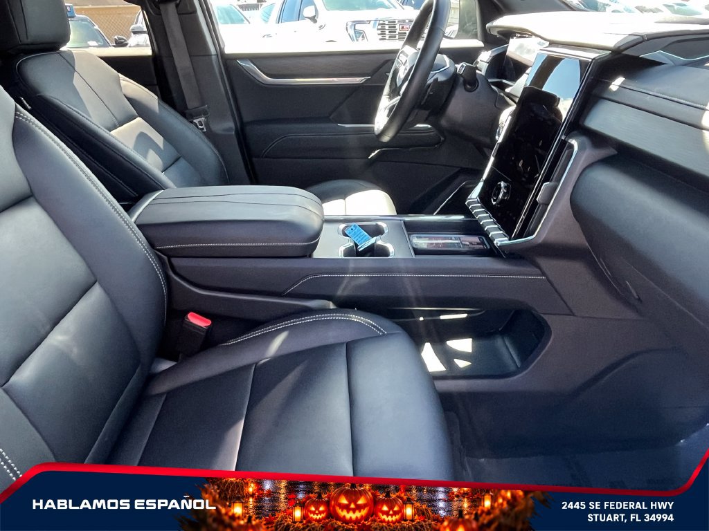 Used 2026 GMC Acadia Elevation w/ Elevation Premium Package FWD image 21