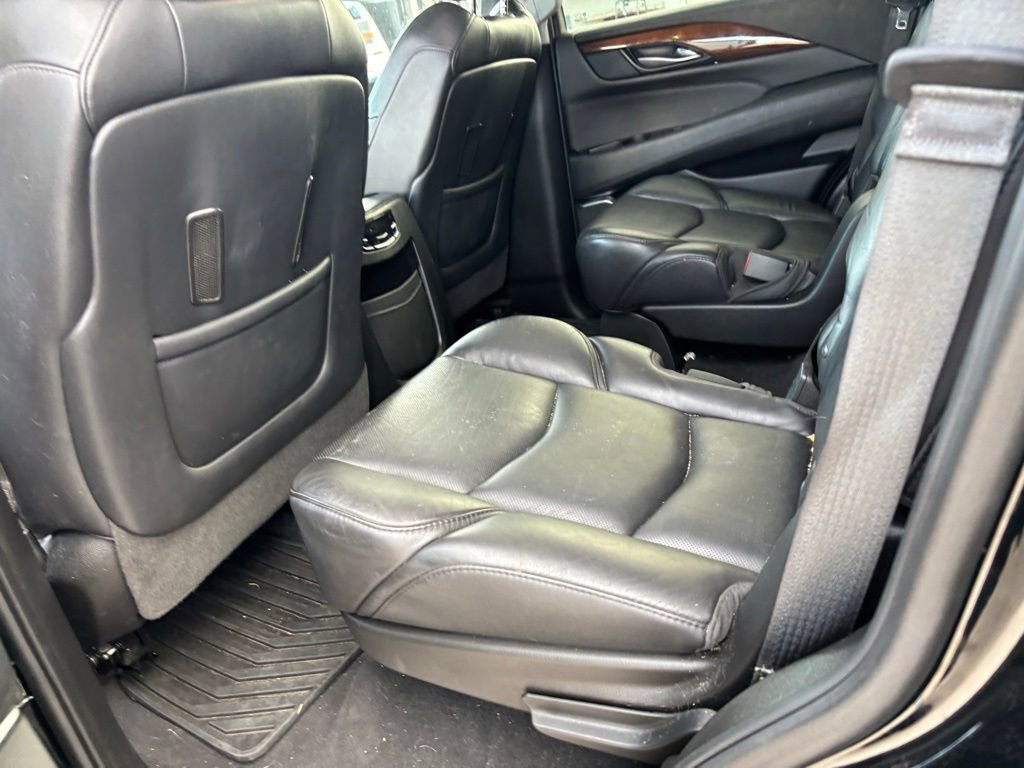 Used 2018 Cadillac Escalade Luxury AWD/4WD image 13