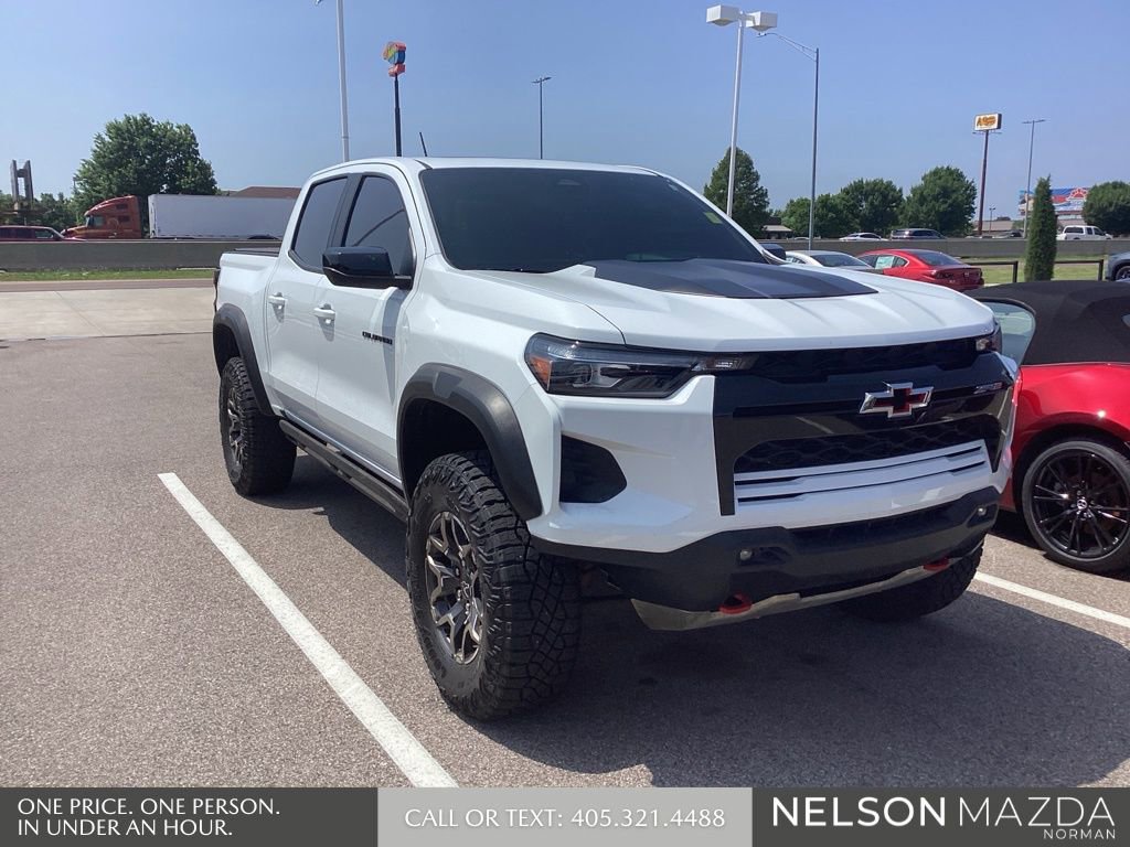 Used 2024 Chevrolet Colorado ZR2 w/ ZR2 Convenience Package III AWD/4WD image 3