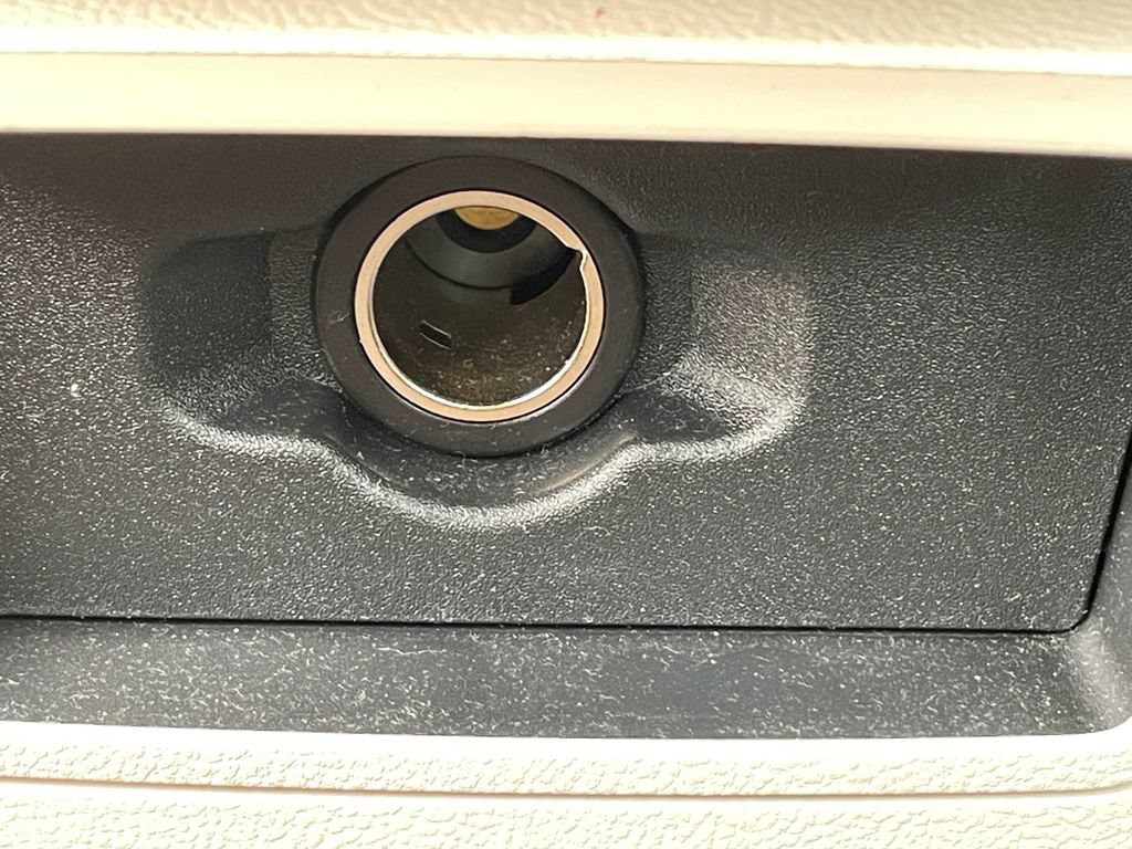 Used 2017 Lincoln Continental Premiere AWD/4WD image 32