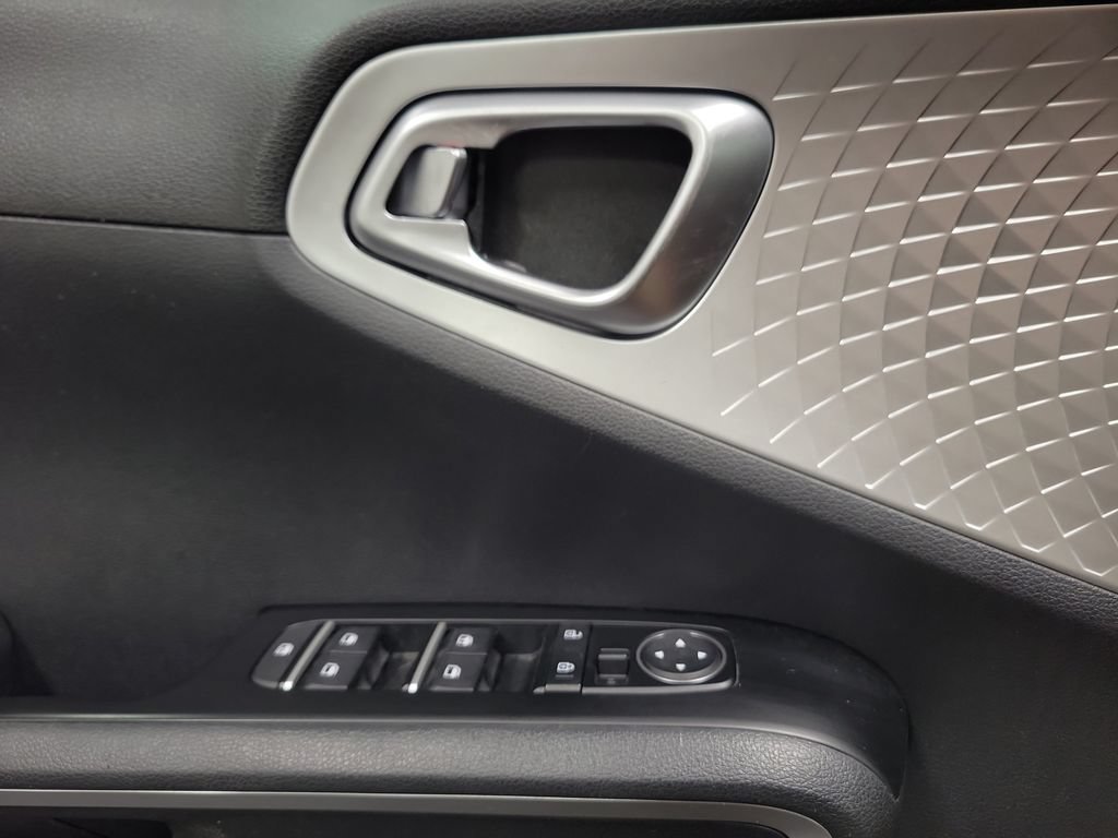 Used 2020 Kia Soul LX FWD image 27