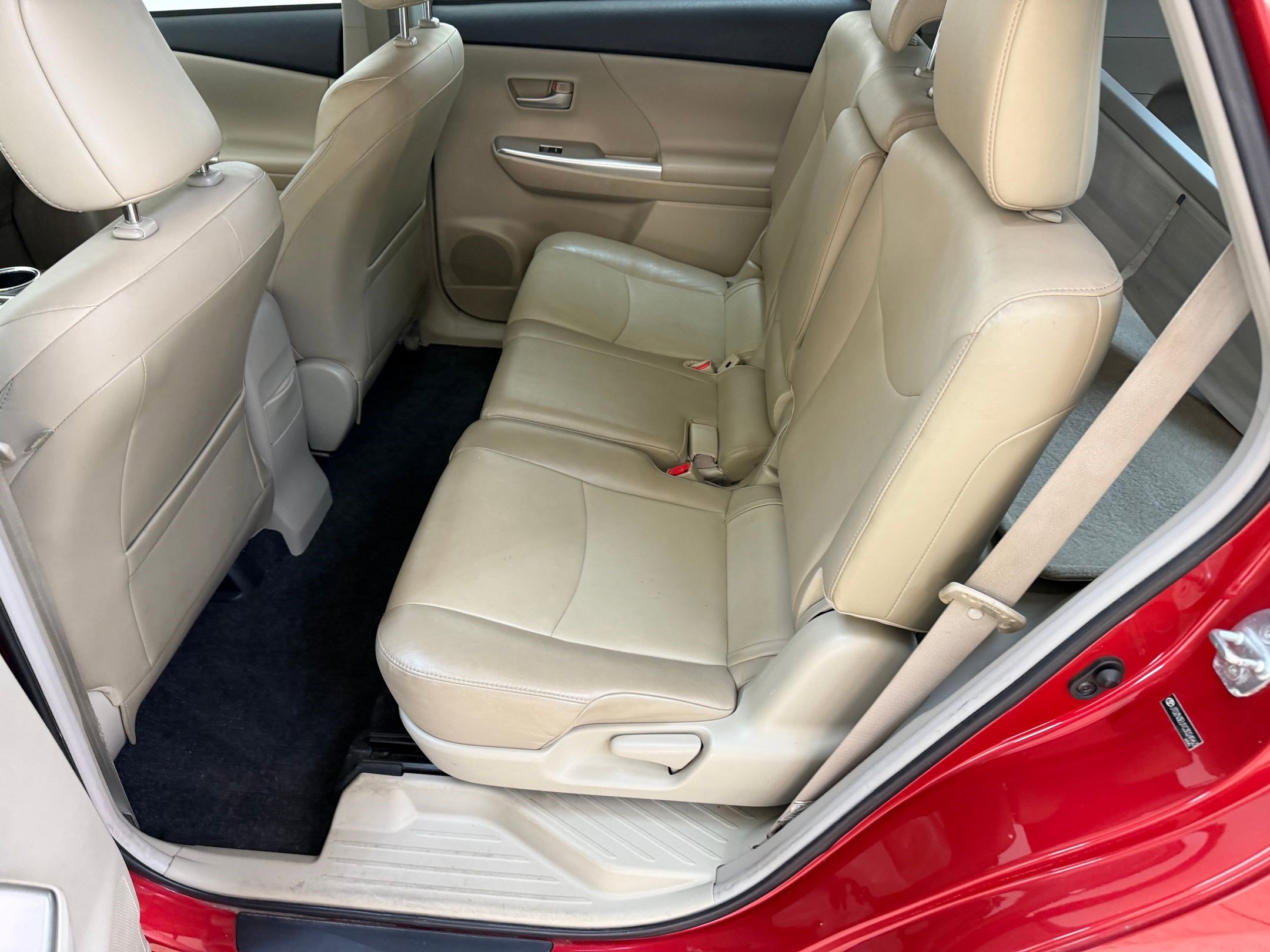 Used 2012 Toyota Prius V Five image 14