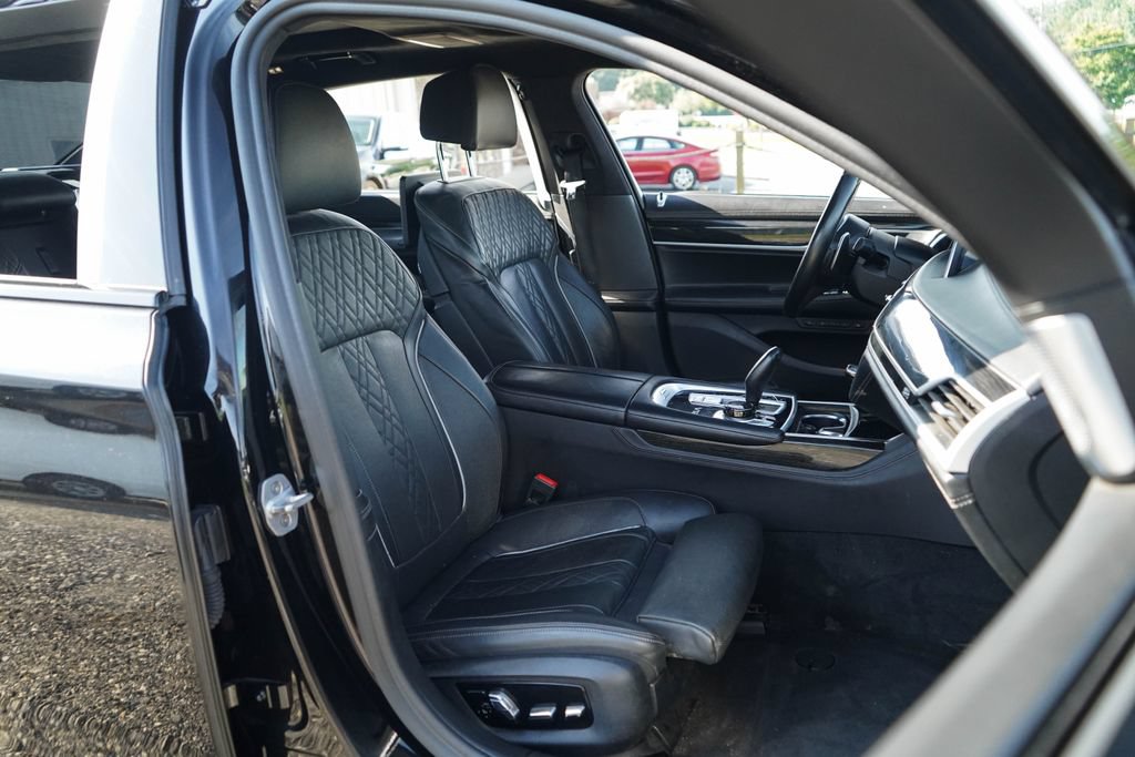 Used 2019 BMW M760i xDrive w/ Luxury Rear Seating Package AWD/4WD image 14