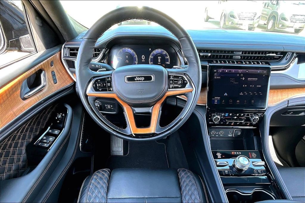 Used 2025 Jeep Grand Cherokee L Summit AWD/4WD image 5