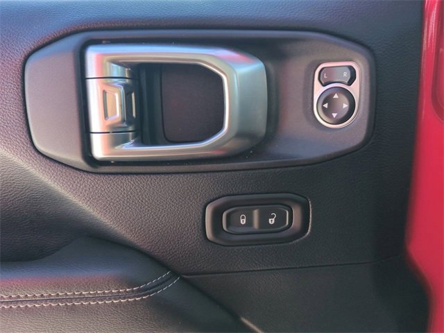 Used 2018 Jeep Wrangler Unlimited Sahara image 13