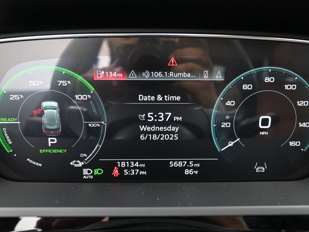 Used 2024 Audi Q8 e-tron Premium Plus image 23