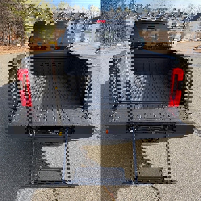 Used 2025 Ford F250 XLT w/ Black Appearance Package image 8