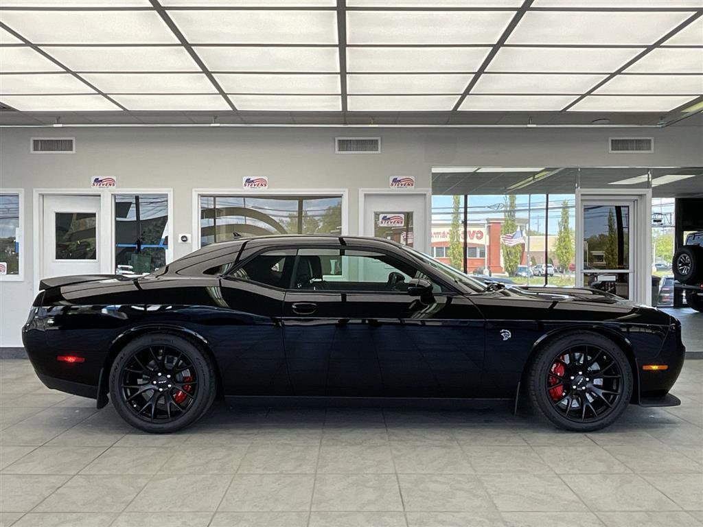 Used 2016 Dodge Challenger SRT Hellcat RWD image 4