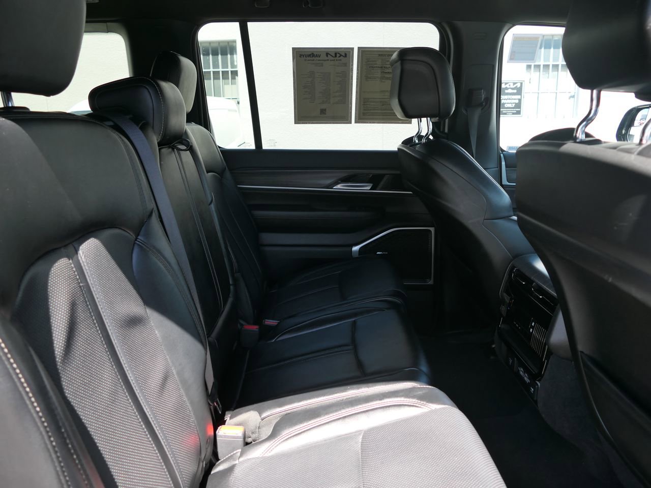 Used 2024 Jeep Wagoneer L Series II image 25