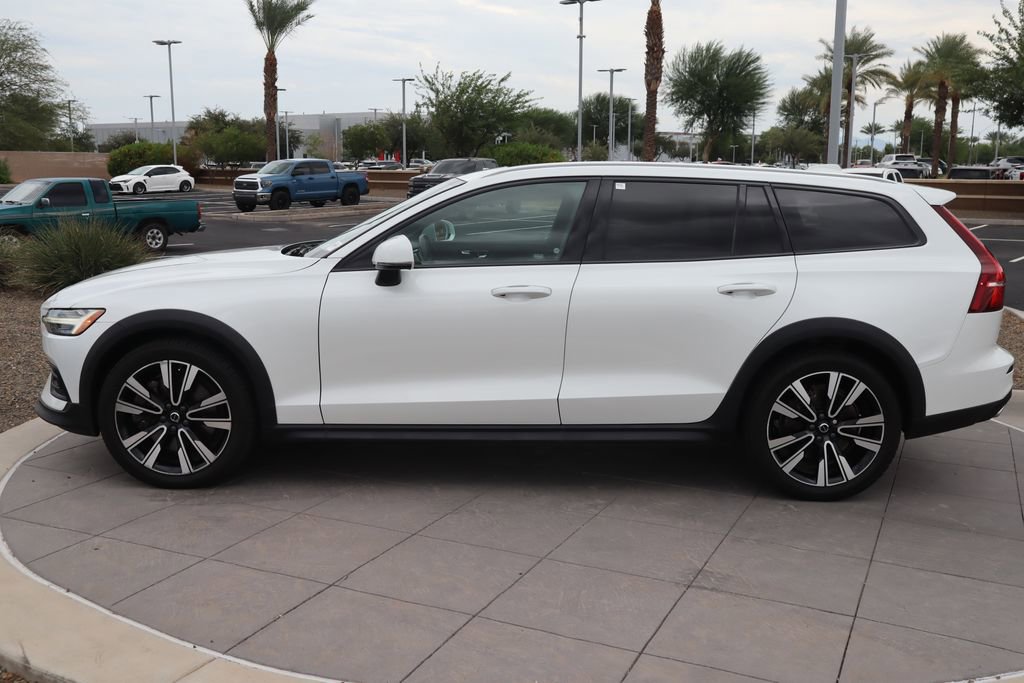Used 2021 Volvo V60 T5 Cross Country image 8