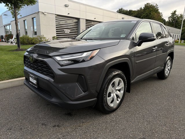 Used 2024 Toyota RAV4 LE AWD/4WD image 4