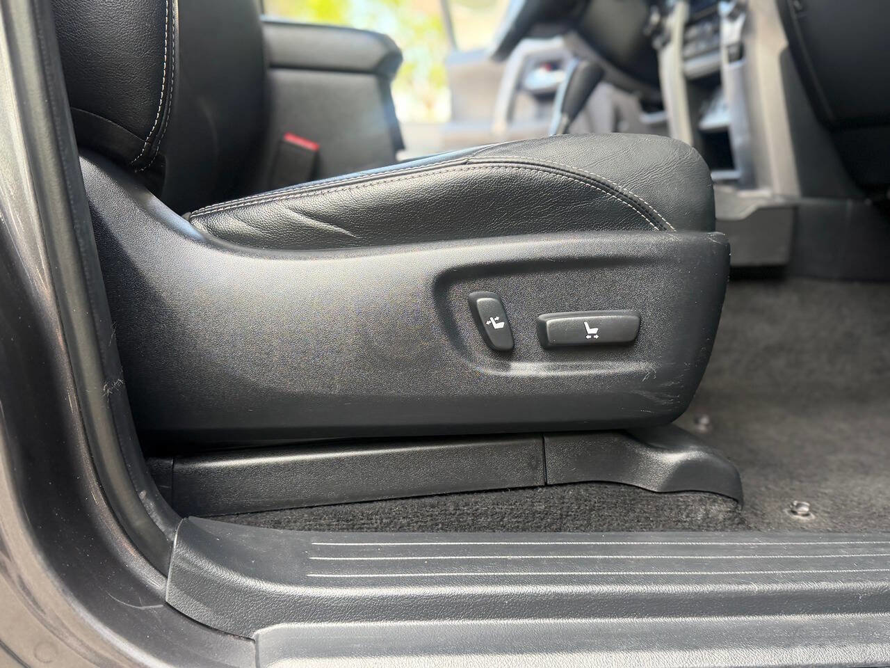 Used 2018 Toyota 4Runner Limited AWD/4WD image 25