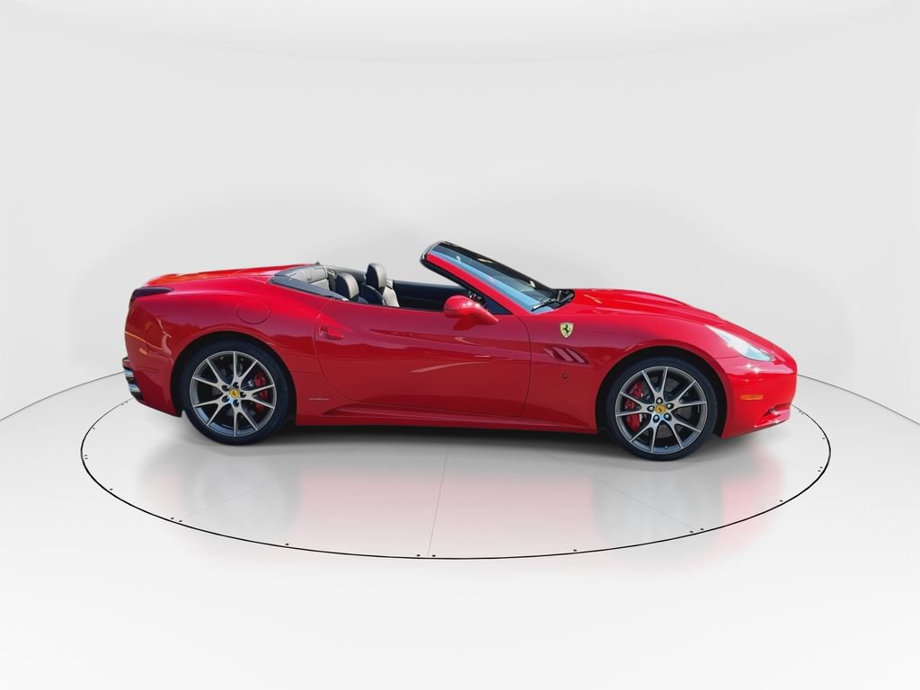 Used 2010 Ferrari California RWD image 9