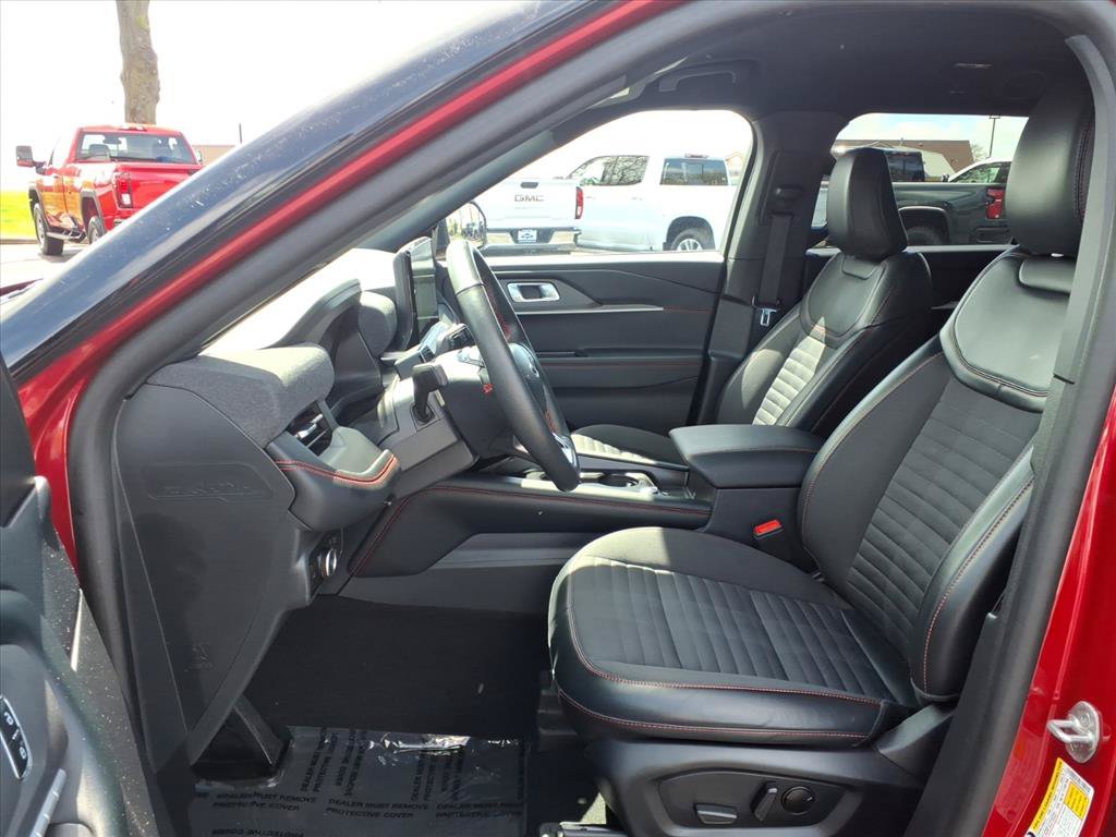 Used 2025 Ford Explorer ST-Line w/ ST-Line Street Pack AWD/4WD image 25