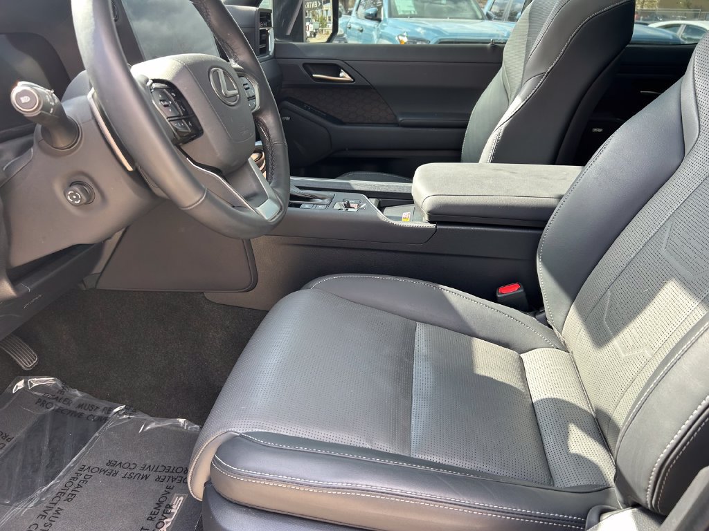 Used 2024 Lexus GX 550 w/ Accessory Package (2T) AWD/4WD image 11