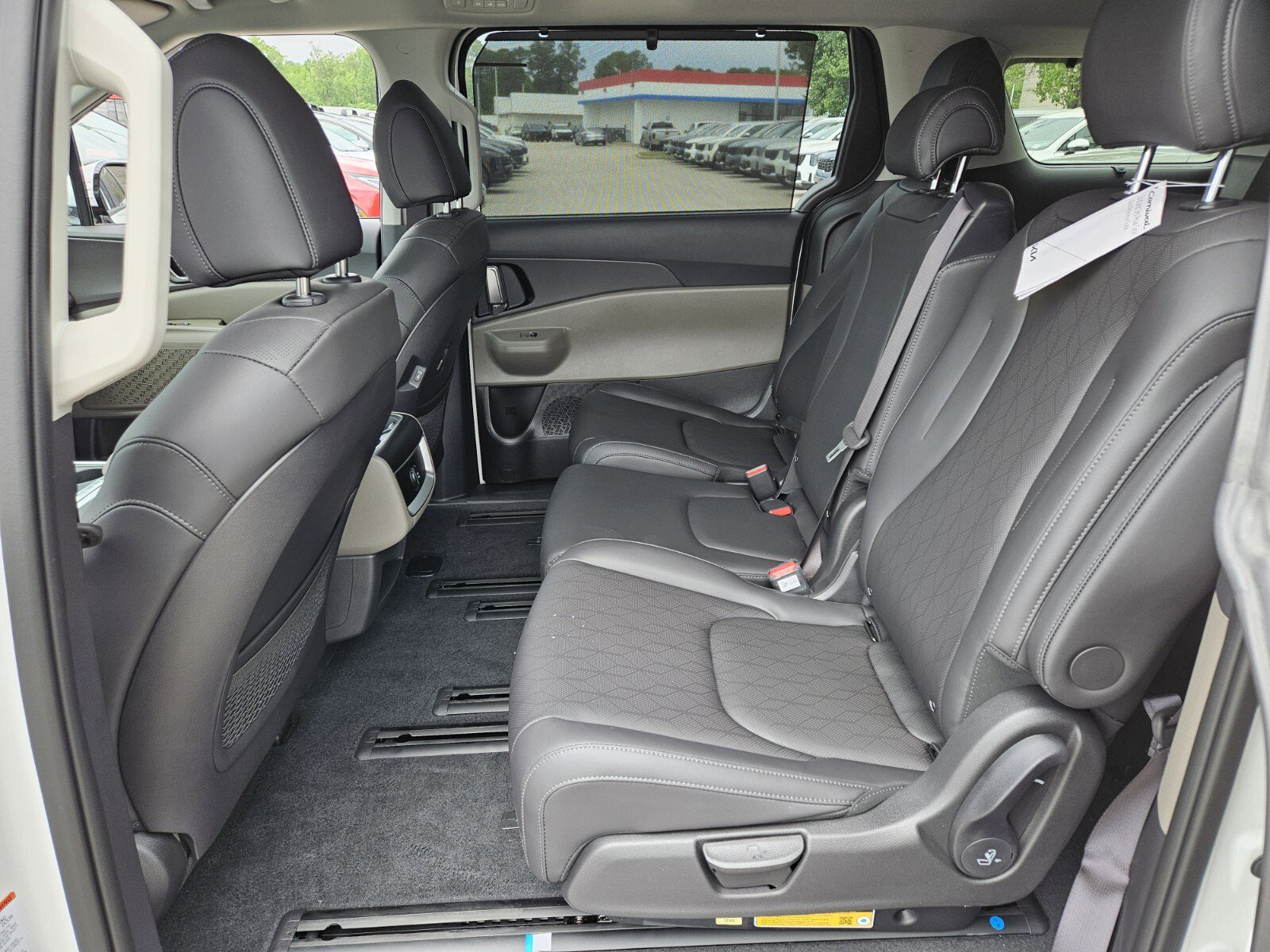 New 2026 Kia Carnival EX FWD image 10