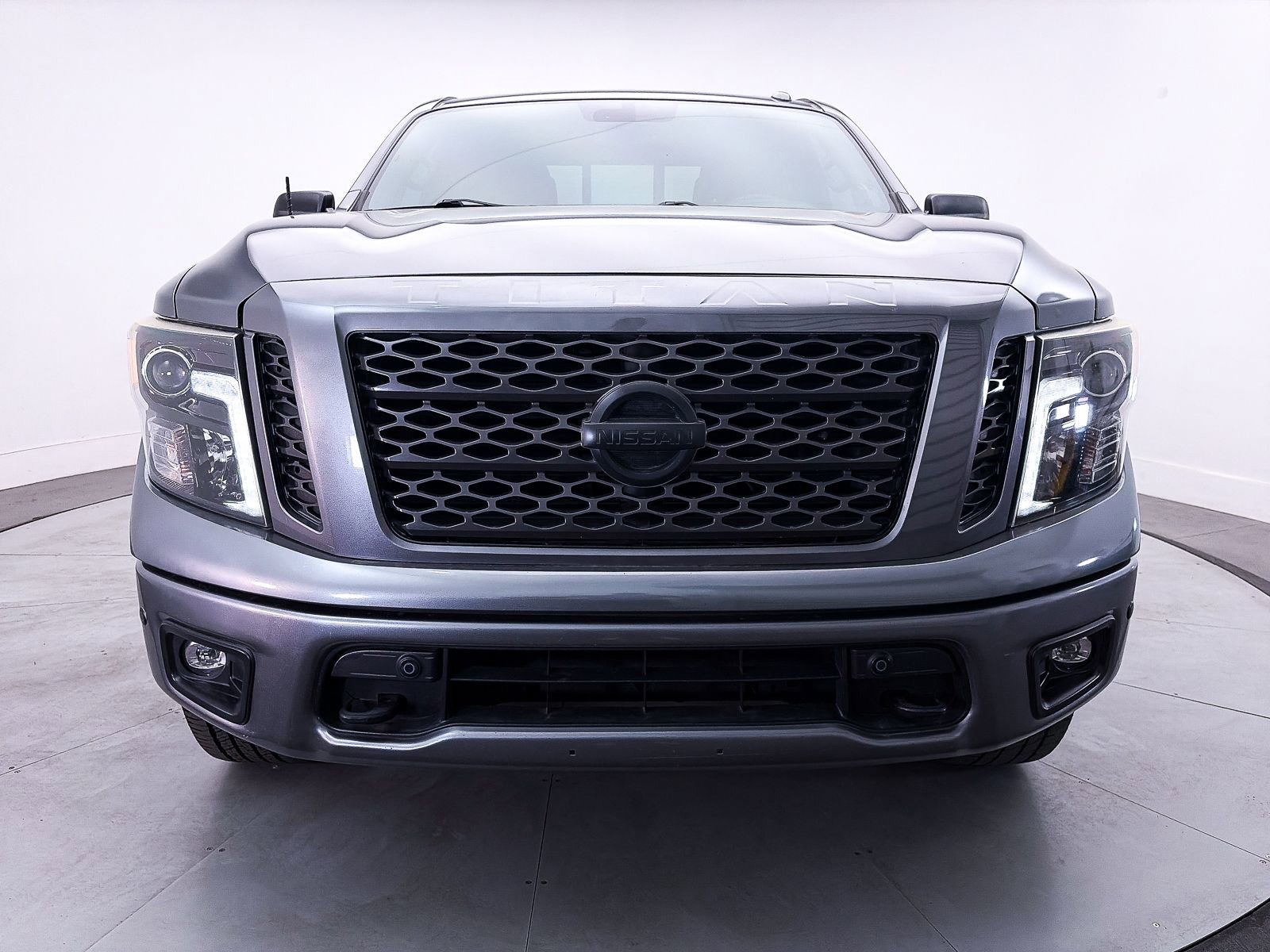 Used 2019 Nissan Titan SL w/ Midnight Edition AWD/4WD image 11