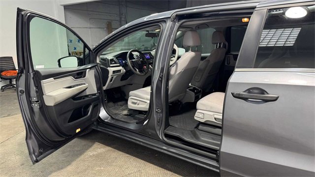 Used 2018 Honda Odyssey LX image 17