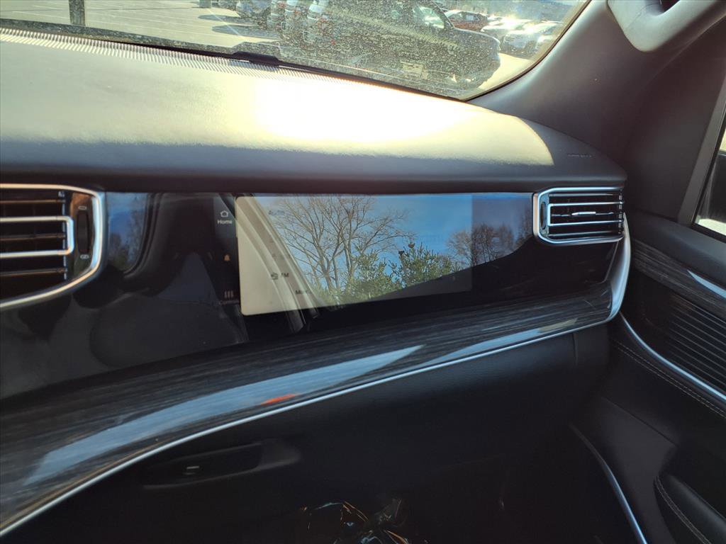 Used 2022 Jeep Wagoneer Series III w/ Rear Seat Video Group 1 image 3