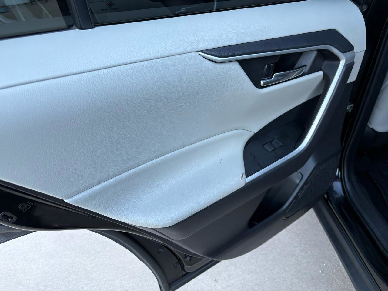 Used 2021 Toyota RAV4 XLE image 31