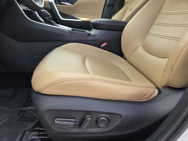 Used 2021 Toyota RAV4 XLE Premium image 14