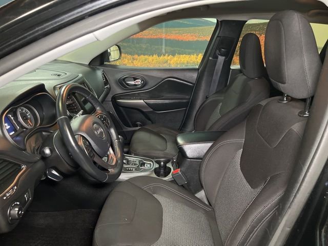 Used 2019 Jeep Cherokee Latitude w/ Cold Weather Group image 22