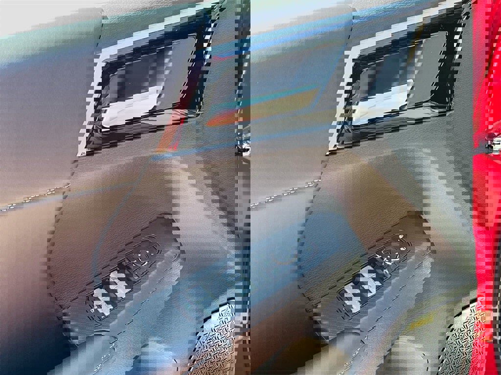 New 2025 Mitsubishi Outlander SE image 18