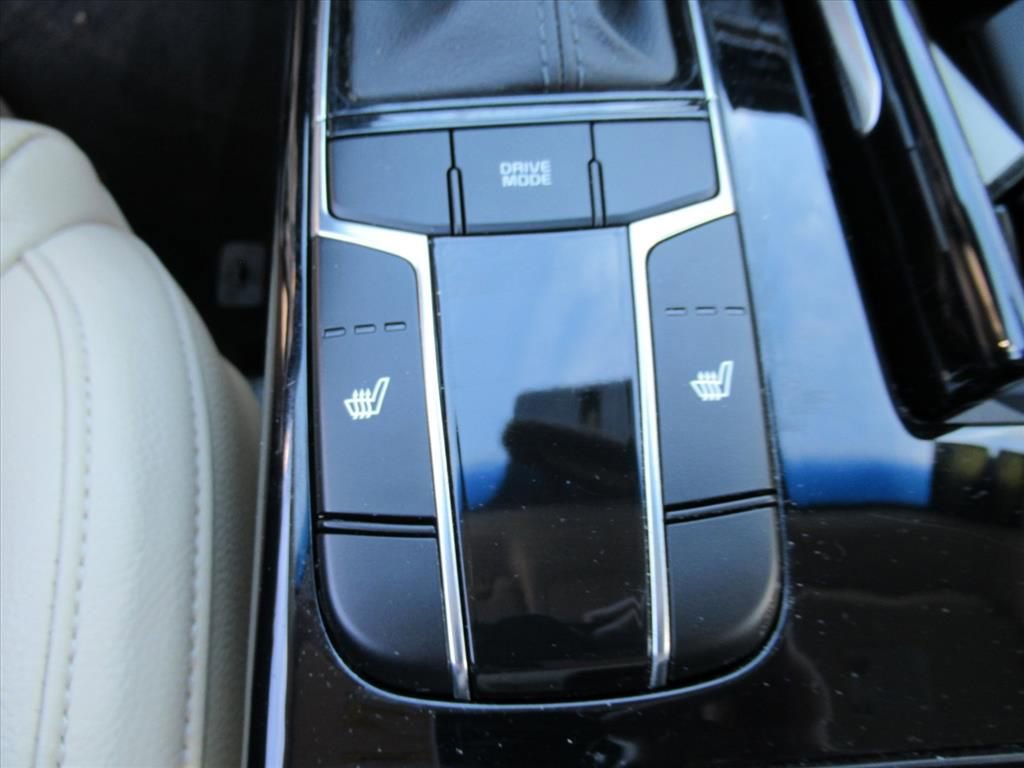 Used 2017 Kia Cadenza Premium w/ Luxury Package image 17