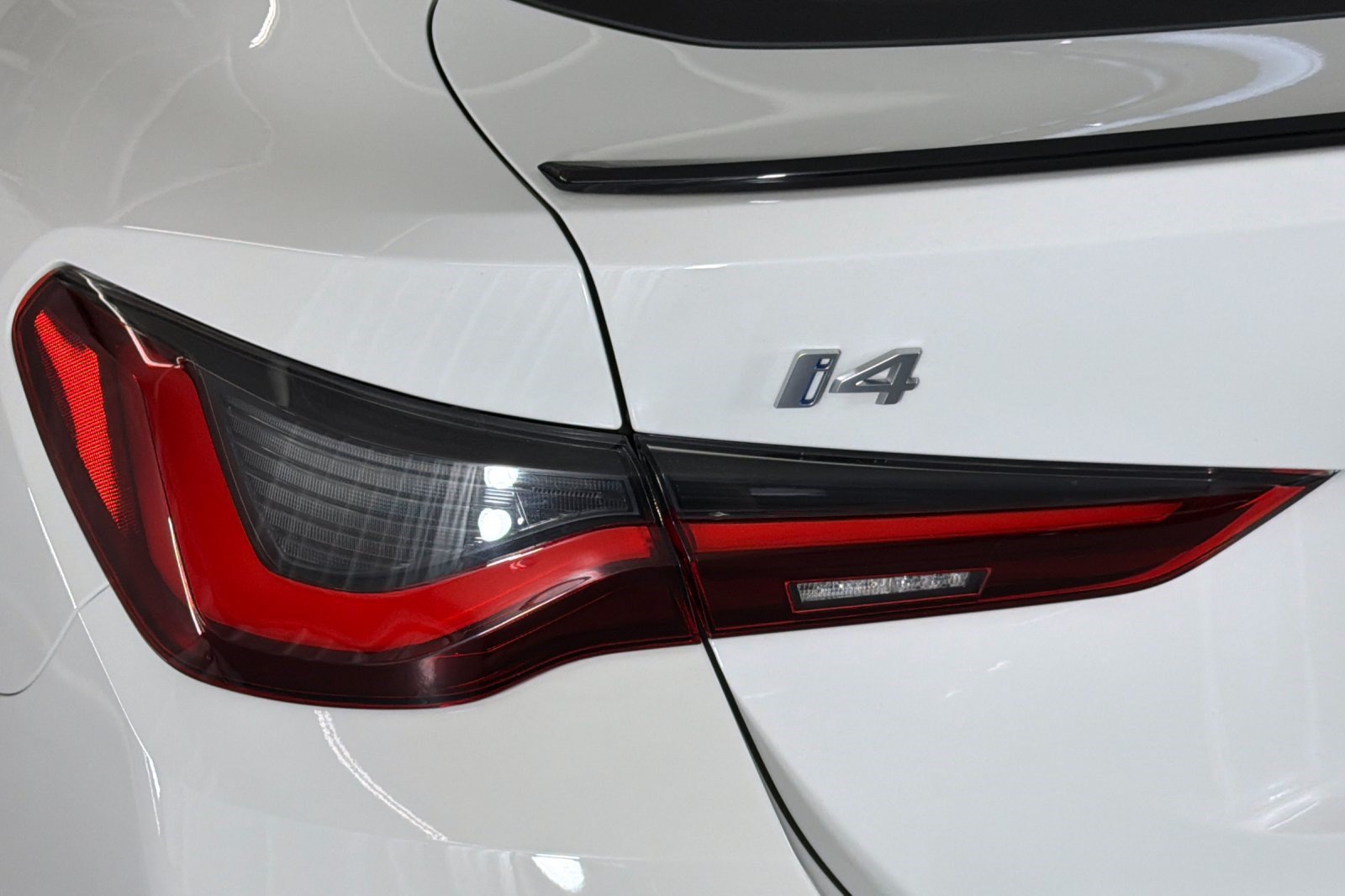 Used 2023 BMW i4 eDrive40 w/ M Sport Package RWD image 27