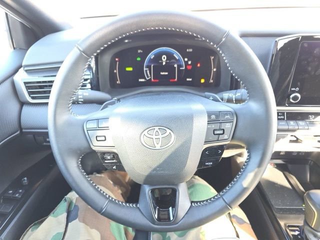 Used 2025 Toyota Camry SE FWD image 11