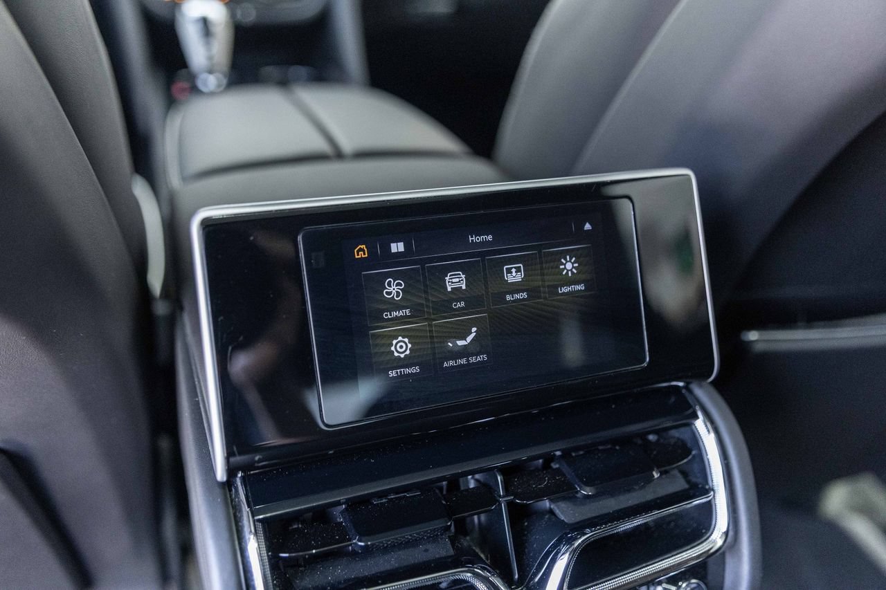 Certified 2023 Bentley Bentayga Extended Wheelbase AWD/4WD image 51