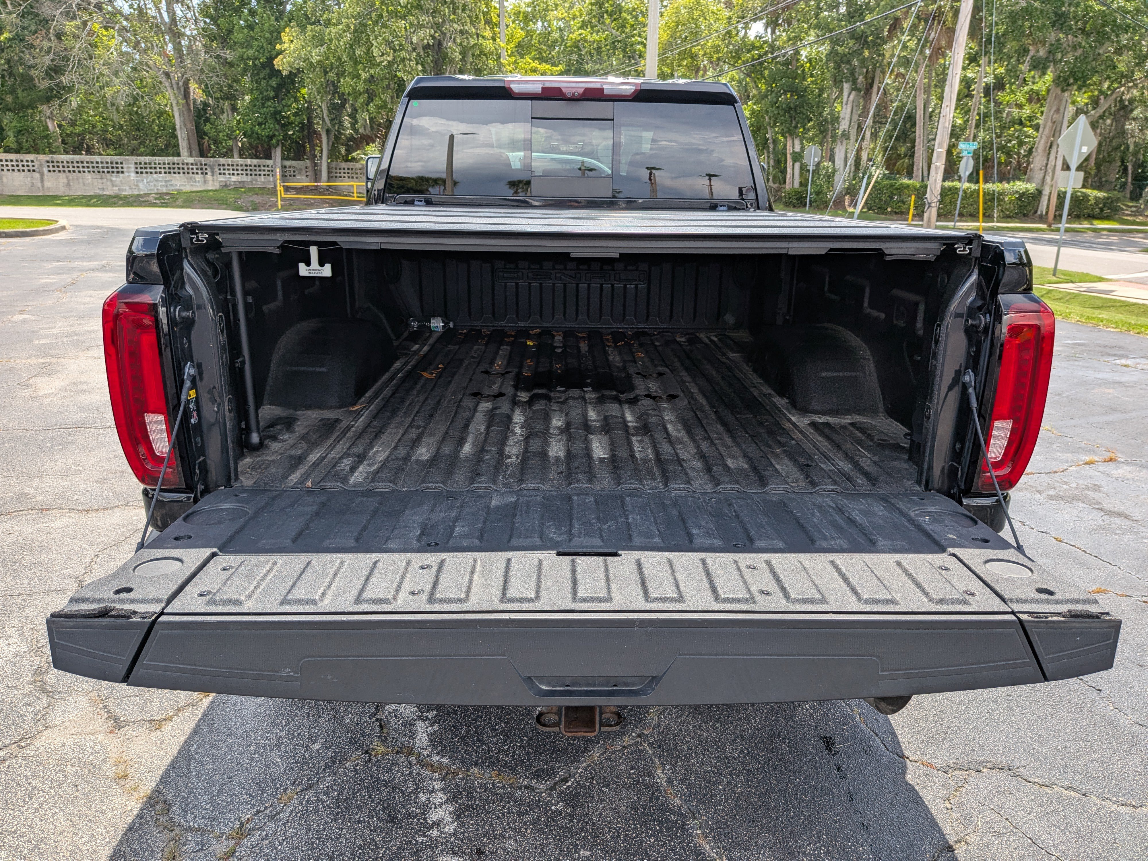 Certified 2021 GMC Sierra 2500 Denali w/ Denali Black Diamond Edition AWD/4WD image 18