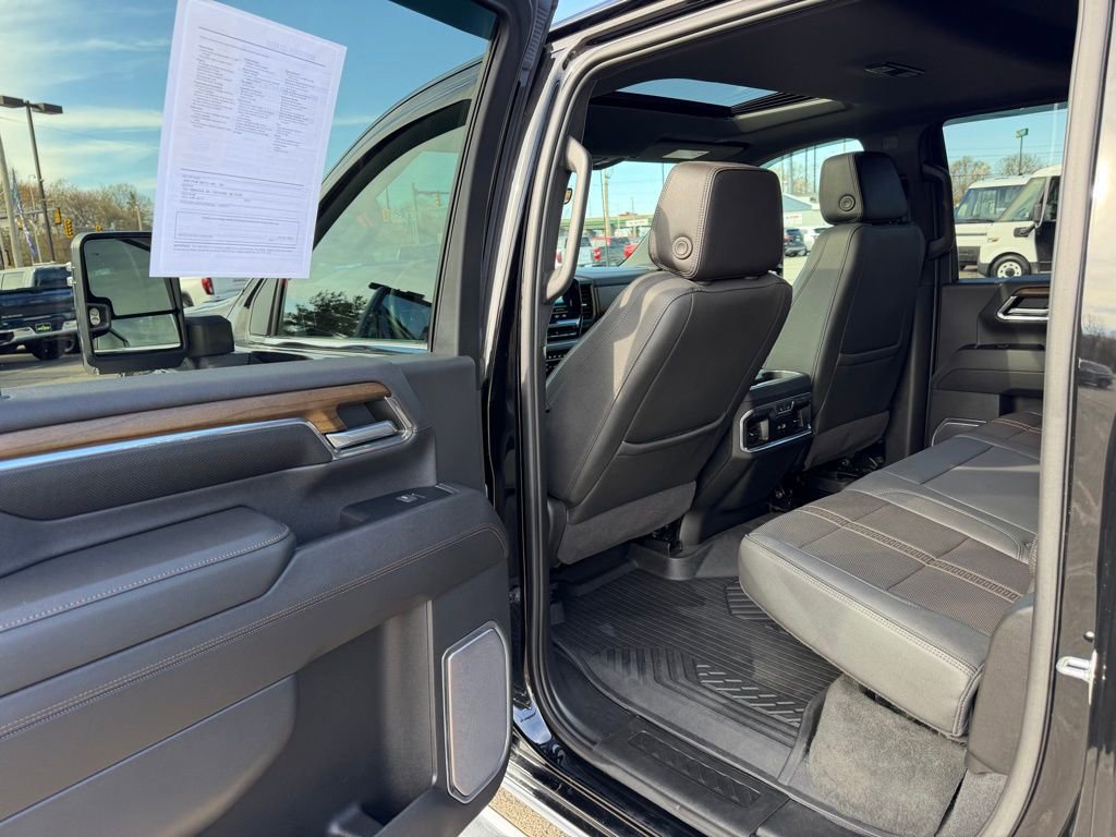 Used 2024 Chevrolet Silverado 2500 High Country w/ Technology Package AWD/4WD image 13