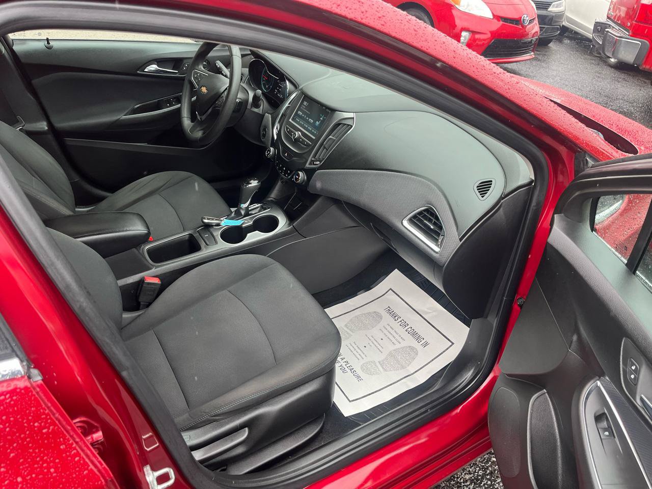 Used 2018 Chevrolet Cruze LT w/ Convenience Package FWD image 28