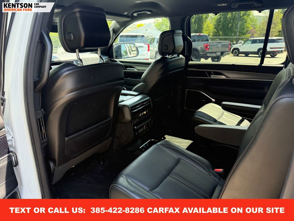 Used 2025 Jeep Wagoneer L Series III image 35