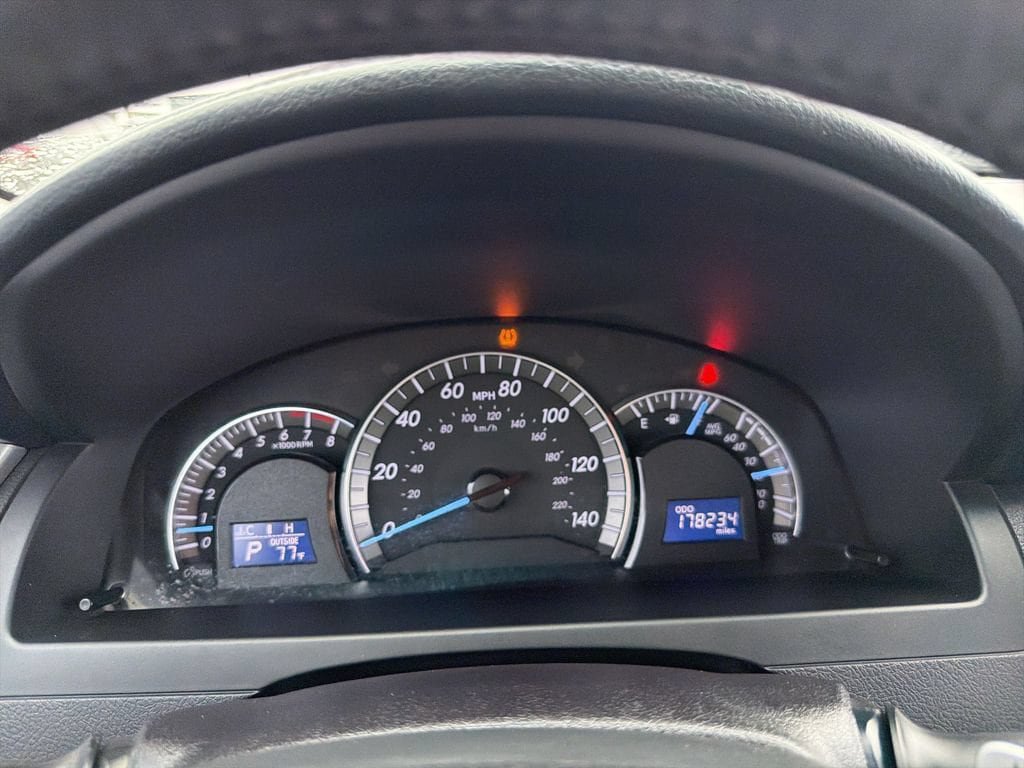 Used 2014 Toyota Camry SE FWD image 32