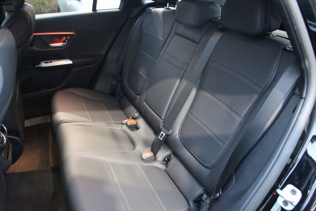 Used 2025 Mercedes-Benz GLC 350e 4MATIC image 29